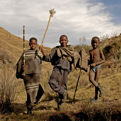 Garotos no Lesotho, pastoreando...