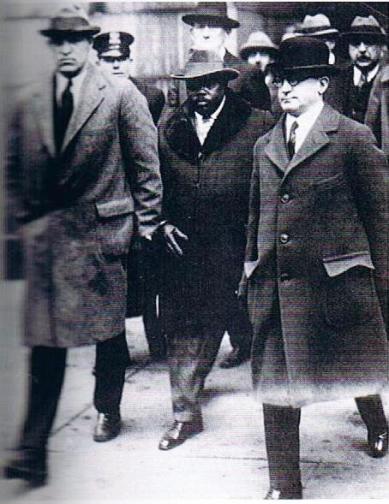Garvey sendo preso.